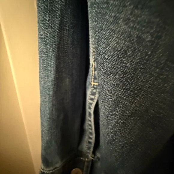 Levi's Classic Blue Denim Shirt - Picture 4 of 4